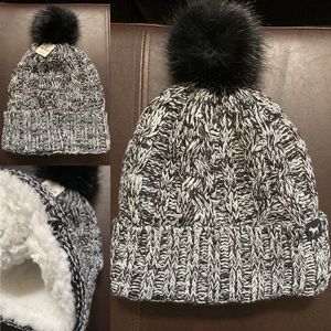 New Victoria’s Secret pink Sherpa beanie Pom Pom